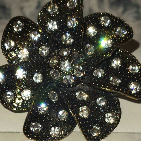 Beautiful rhinestones ring.  One size. Ring is a stretching material - Picture 2 of 3